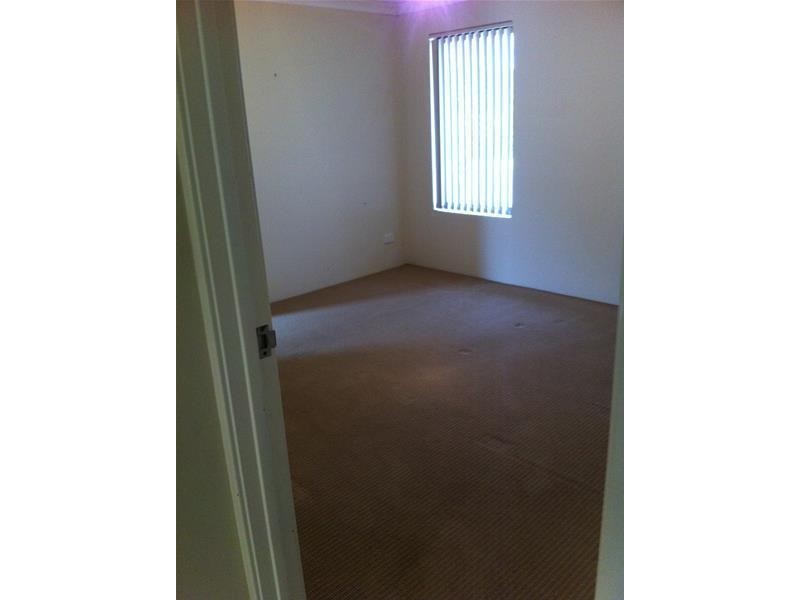 19 Lauderdale Ramble, Carramar WA 6031