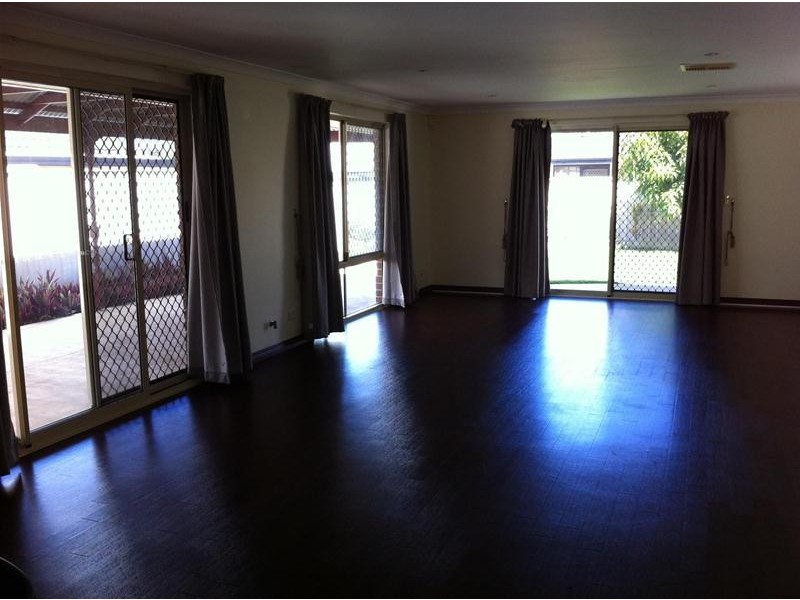 96 Houghton Drive, Carramar WA 6031