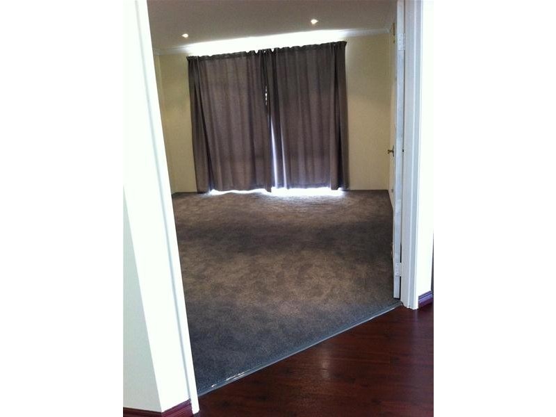 96 Houghton Drive, Carramar WA 6031