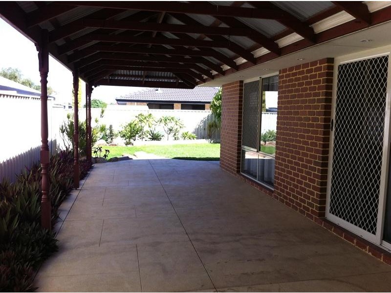 96 Houghton Drive, Carramar WA 6031