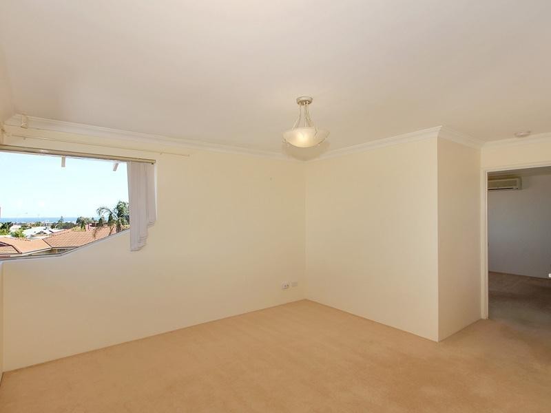 43 Canterbury Circle, Currambine WA 6028