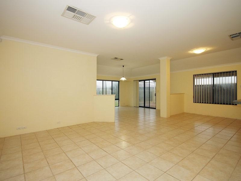 71 Ailsacraig Ramble, Kinross WA 6028