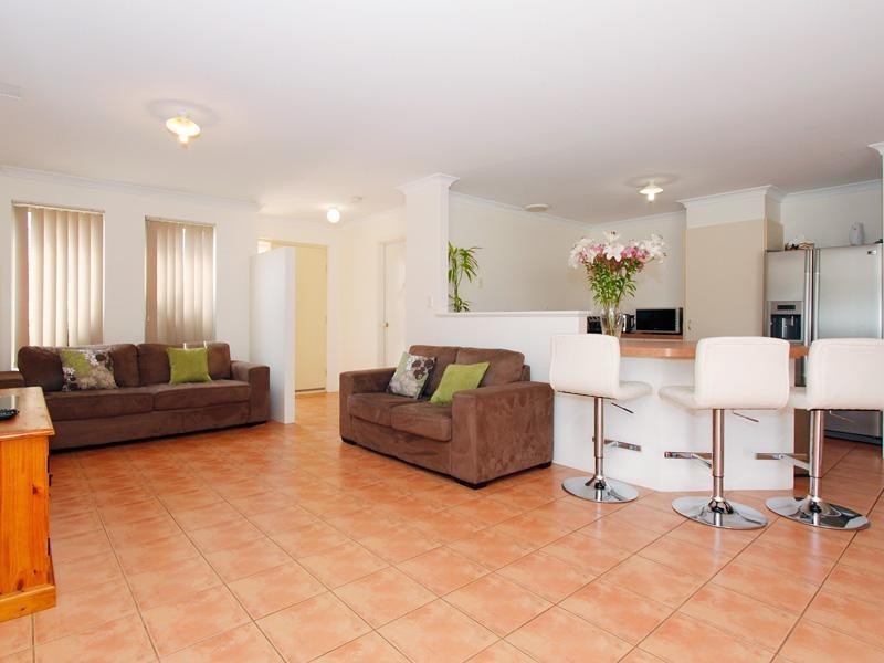 8/5 Yarra Court, Carramar WA 6031