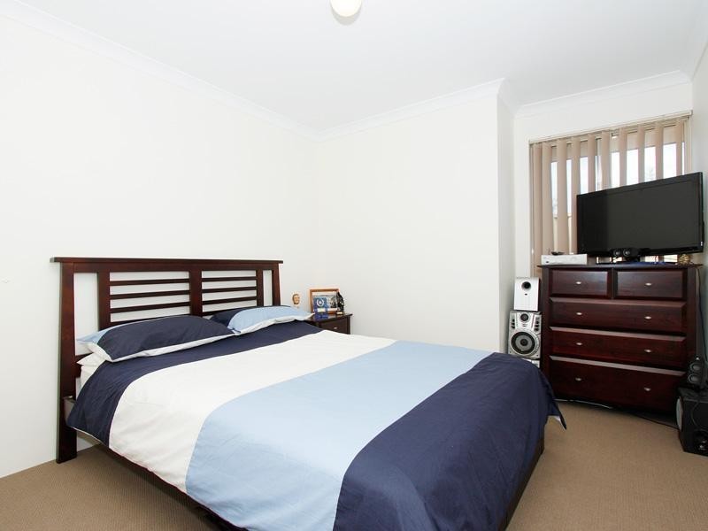 8/5 Yarra Court, Carramar WA 6031