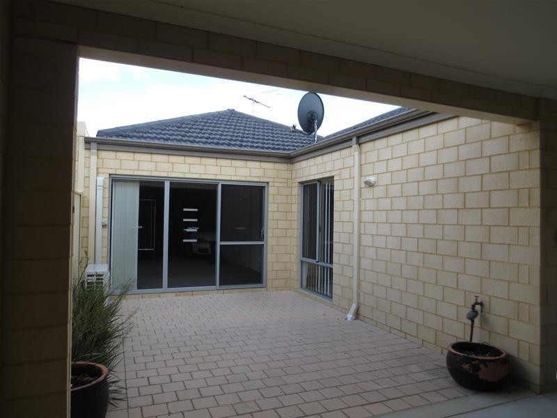 22 Nashville Loop, Currambine WA 6028