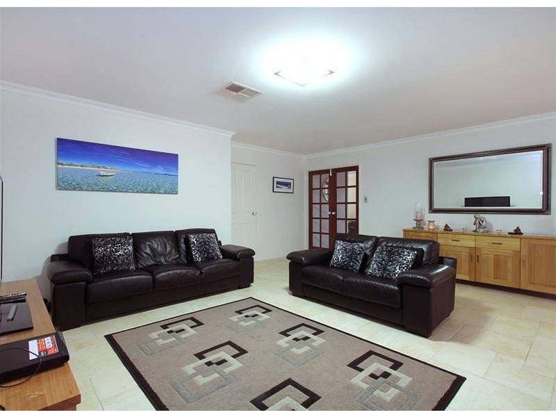 8 Ankuri Pass, Carramar WA 6031