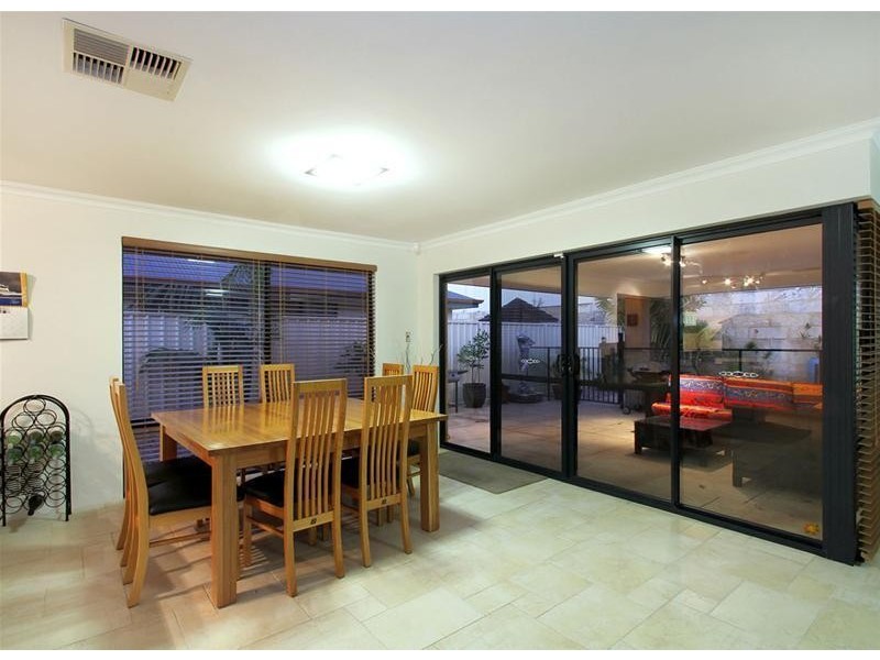 8 Ankuri Pass, Carramar WA 6031