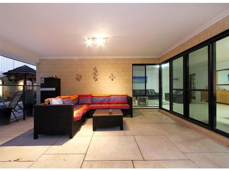 8 Ankuri Pass, Carramar WA 6031