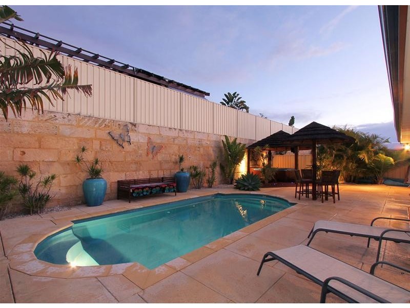 8 Ankuri Pass, Carramar WA 6031