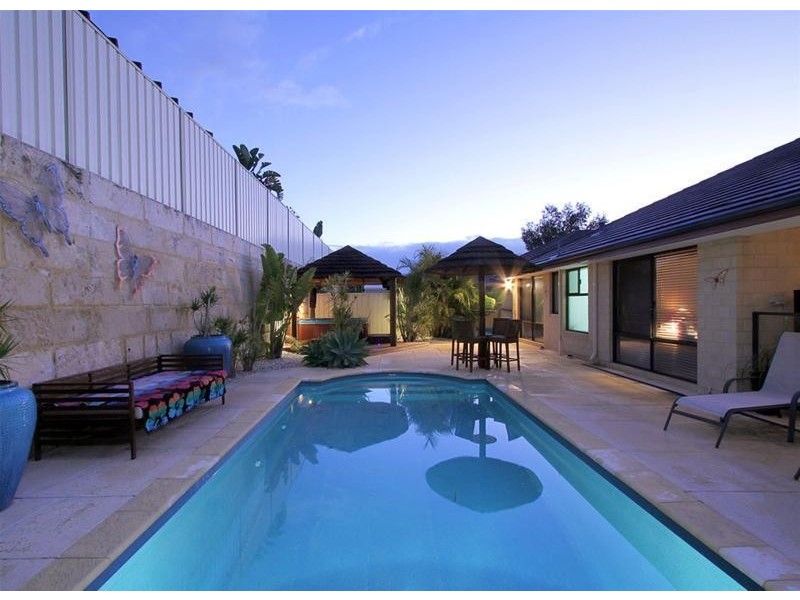 8 Ankuri Pass, Carramar WA 6031