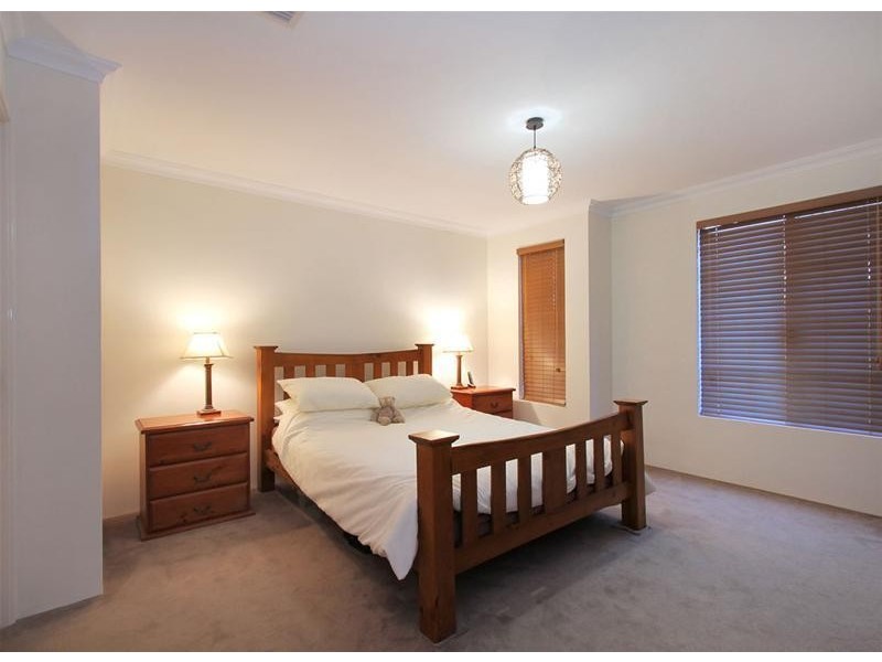 8 Ankuri Pass, Carramar WA 6031