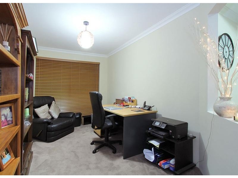 8 Ankuri Pass, Carramar WA 6031