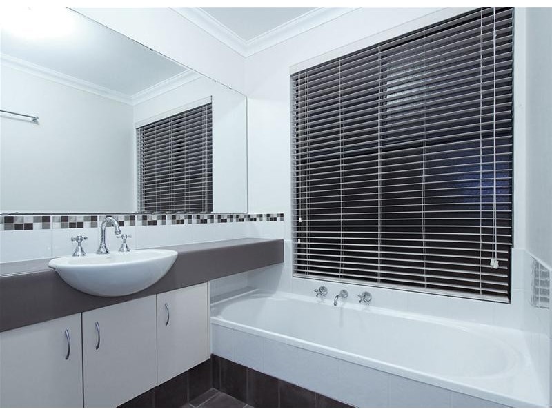 8 Ankuri Pass, Carramar WA 6031