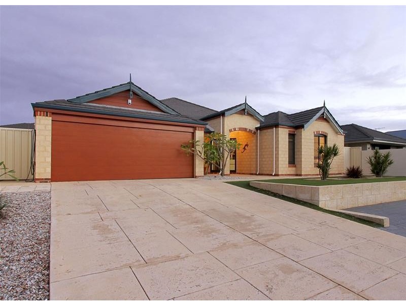 8 Ankuri Pass, Carramar WA 6031