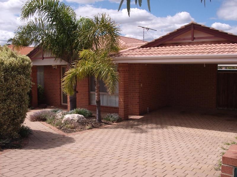 114 Glencoe Loop, Kinross WA 6028