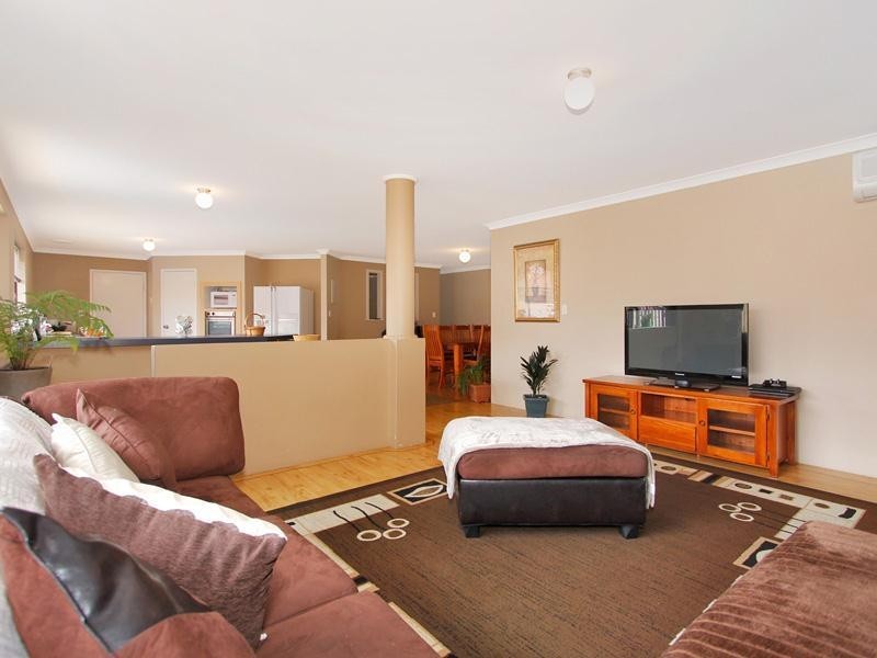 10 Karoo Way, Pearsall WA 6065