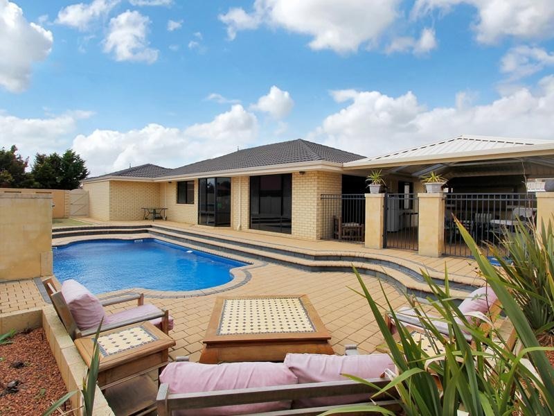 10 Karoo Way, Pearsall WA 6065