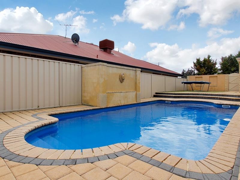 10 Karoo Way, Pearsall WA 6065