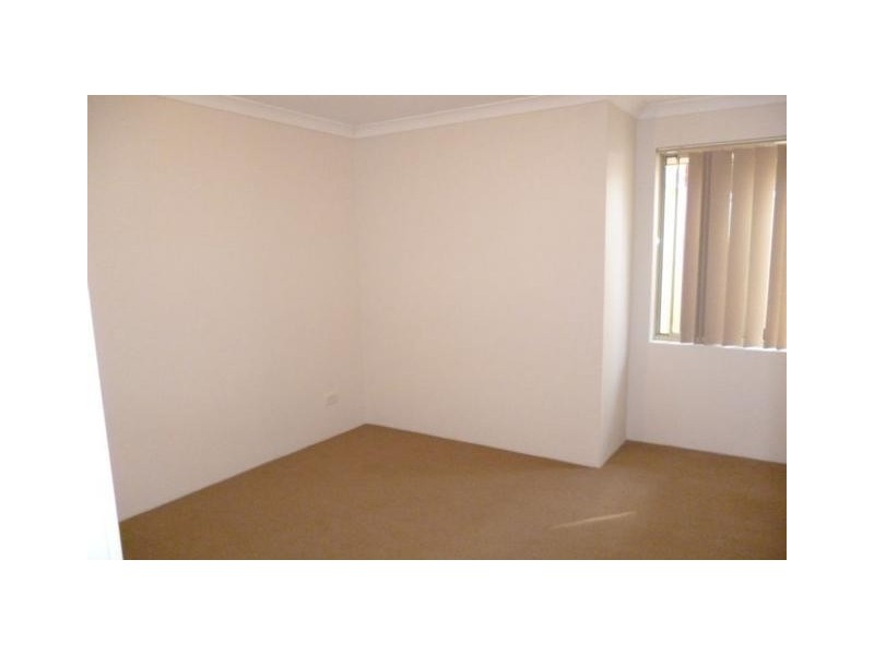 4/5 Yarra Court, Carramar WA 6031