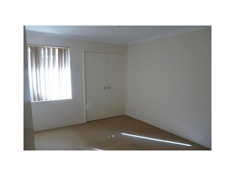 4/5 Yarra Court, Carramar WA 6031