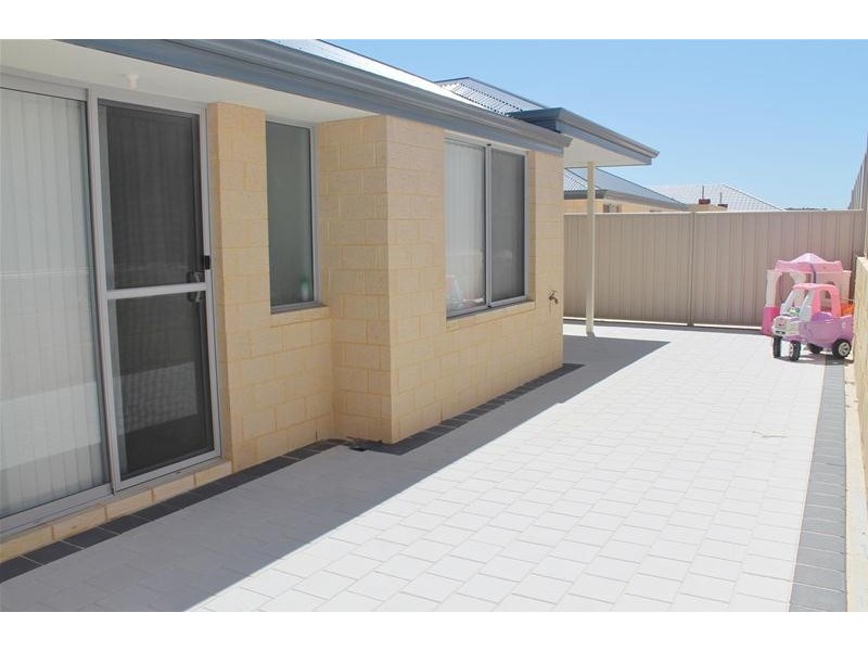 6 Yacht Way, Two Rocks WA 6037