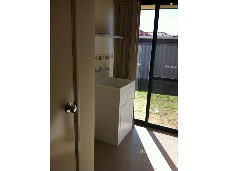 3 Robur Way, Banksia Grove WA 6031