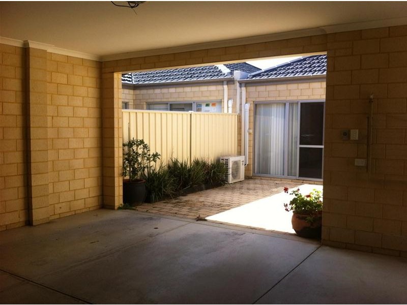 22 Nashville Loop, Currambine WA 6028