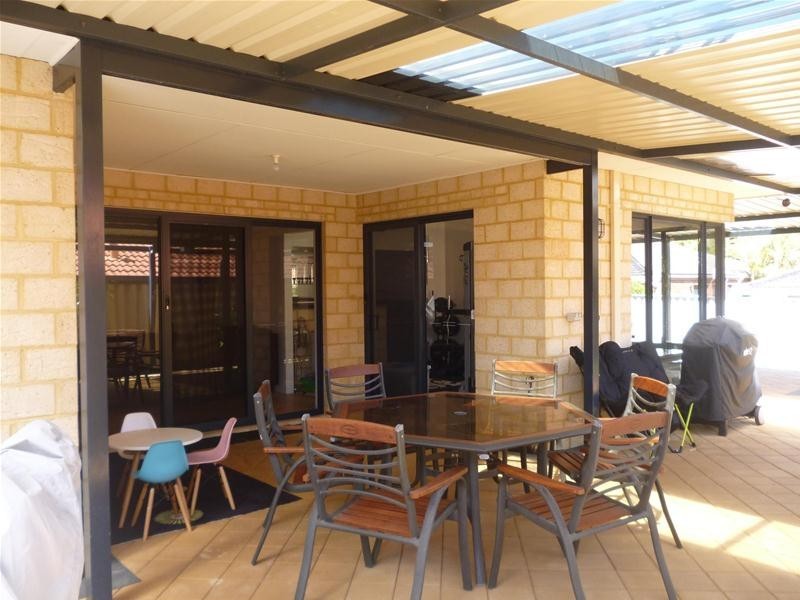 11 Monaltrie Loop, Carramar WA 6031