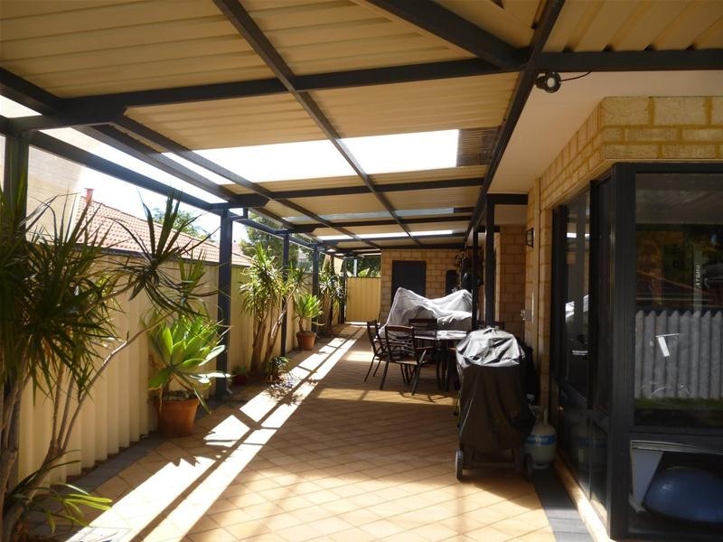 11 Monaltrie Loop, Carramar WA 6031