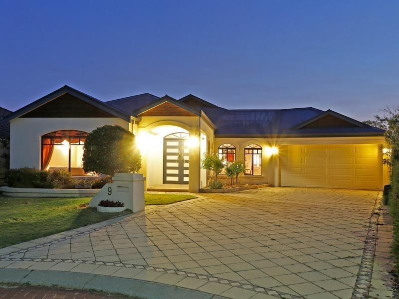 9 Galveston Loop, Iluka WA 6028