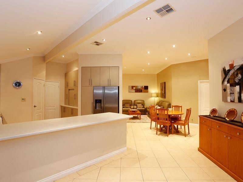 9 Galveston Loop, Iluka WA 6028