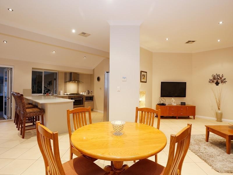 9 Galveston Loop, Iluka WA 6028