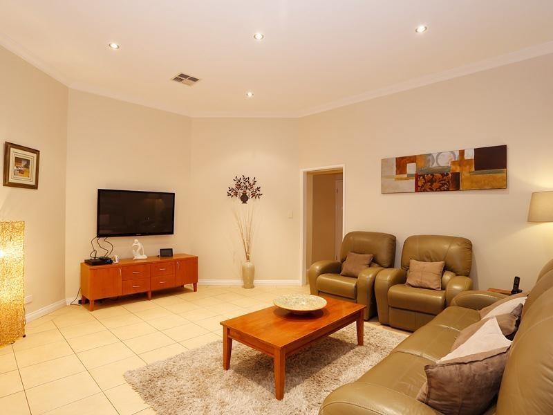 9 Galveston Loop, Iluka WA 6028