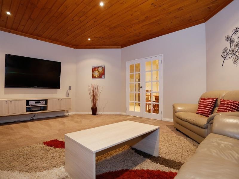 9 Galveston Loop, Iluka WA 6028