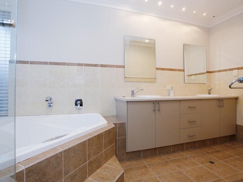 9 Galveston Loop, Iluka WA 6028