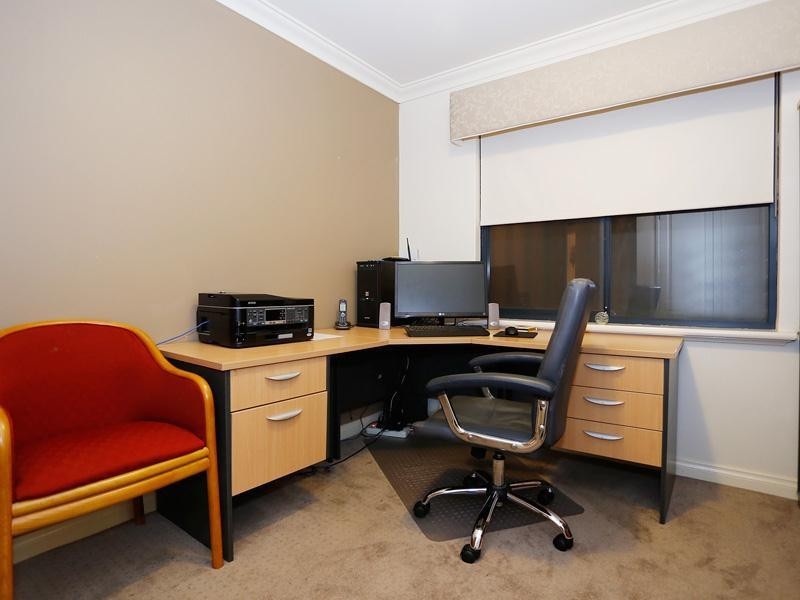 9 Galveston Loop, Iluka WA 6028