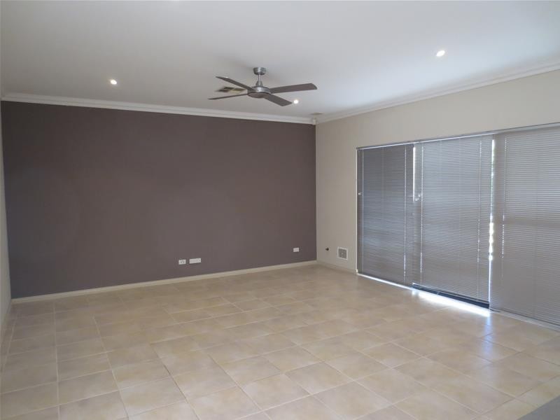 19 Tissington Drive, Darch WA 6065