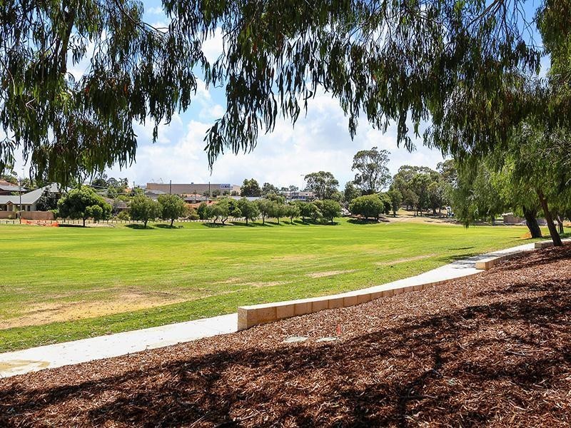 10 Monkhouse Way, Hillarys WA 6025