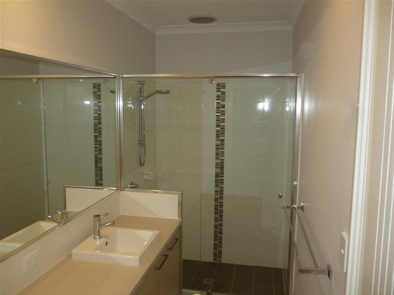 4 Tranquility Crescent, Aveley WA 6069