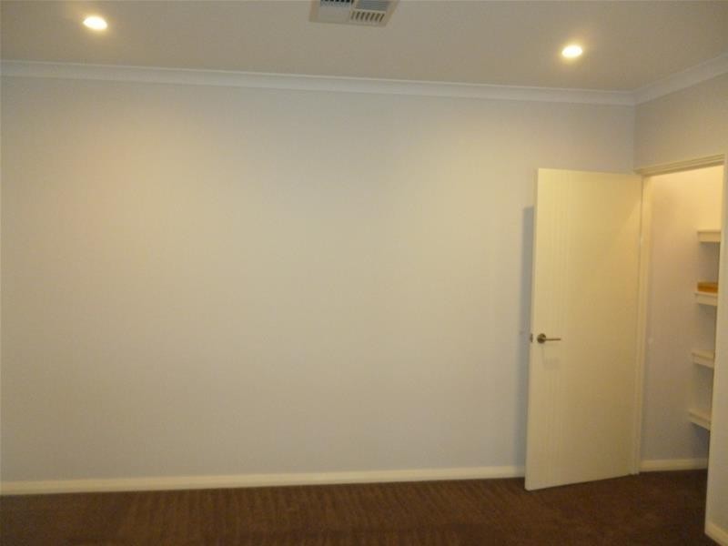 4 Tranquility Crescent, Aveley WA 6069