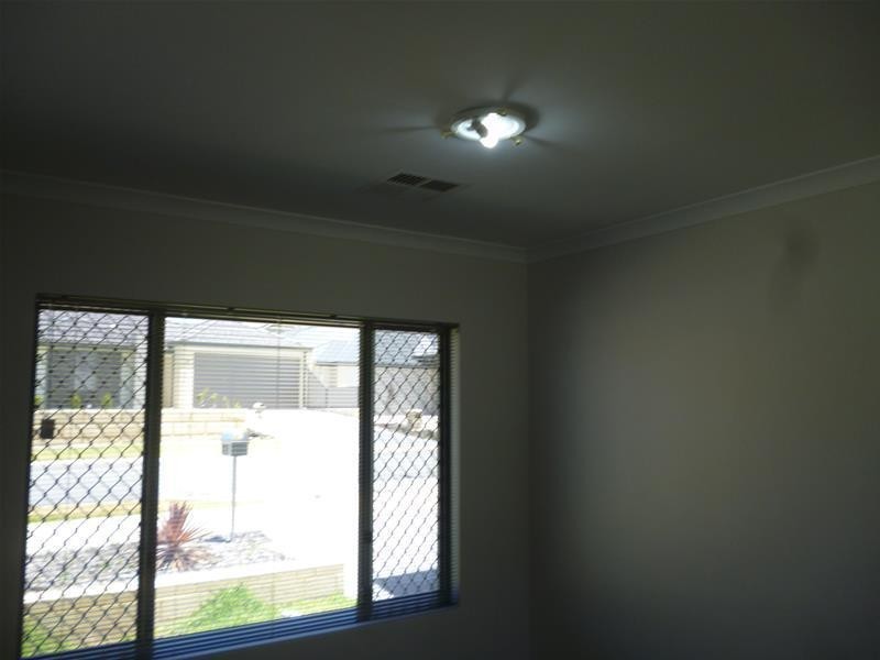 4 Tranquility Crescent, Aveley WA 6069