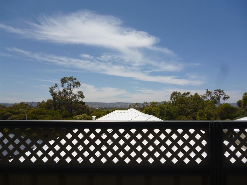 4 Tranquility Crescent, Aveley WA 6069