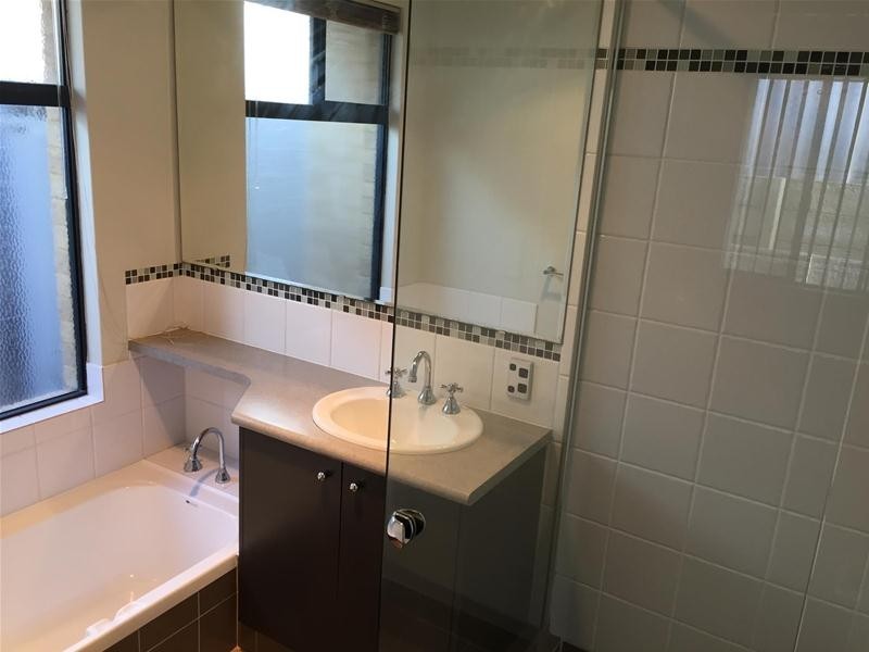 2/25 Peppering Way, Westminster WA 6061