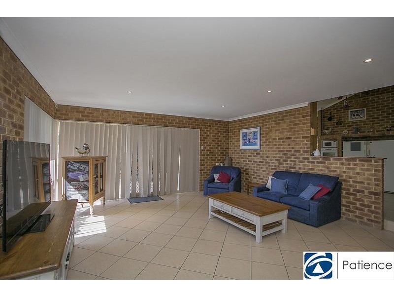 10 Clubhouse Lane, Gnangara WA 6077