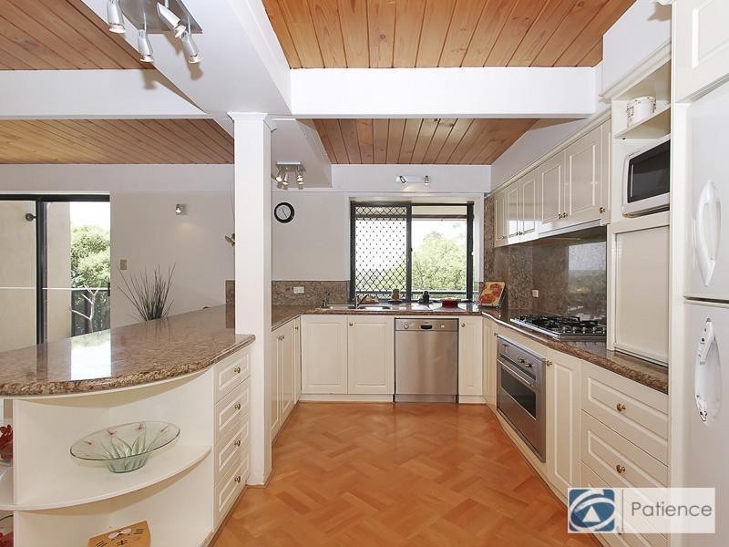 17 Silver Place, Carine WA 6020