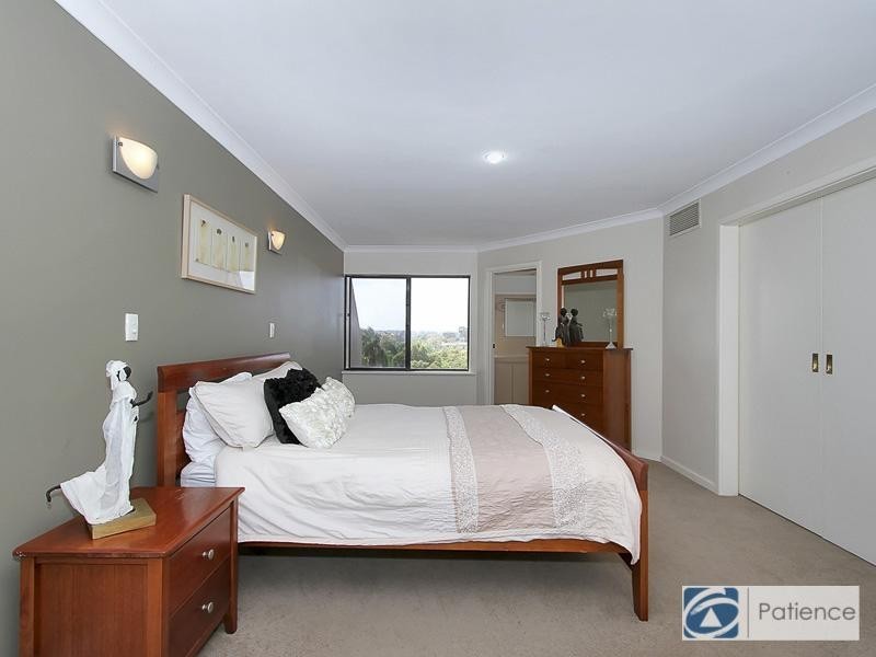 17 Silver Place, Carine WA 6020