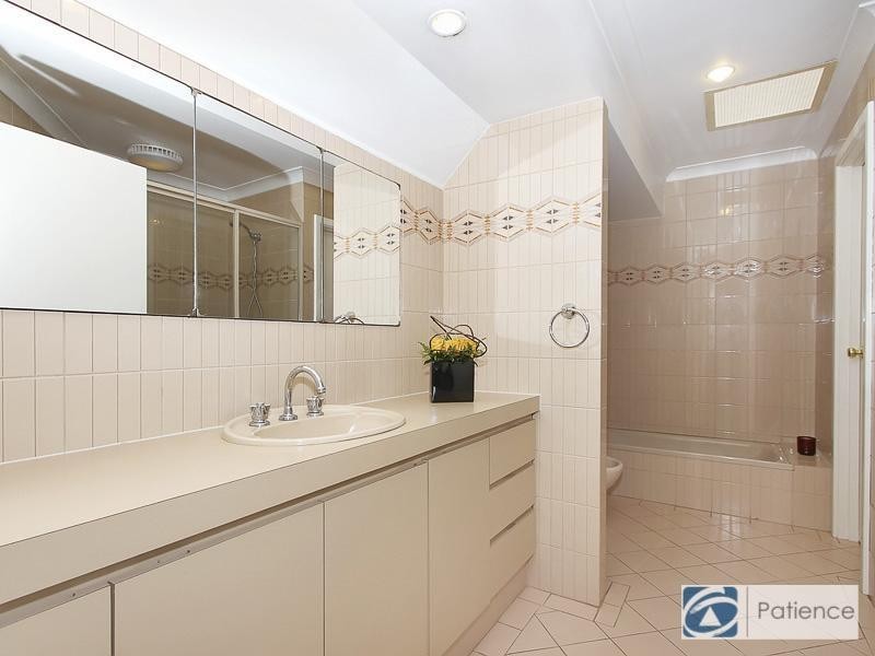 17 Silver Place, Carine WA 6020