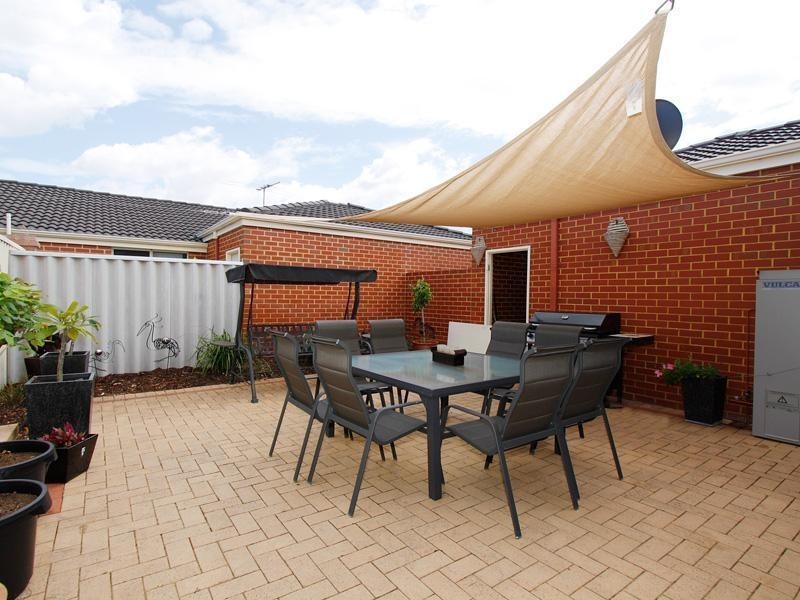 8/5 Yarra Court, Carramar WA 6031