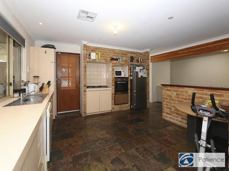 9 Larsson Walk, Clarkson WA 6030