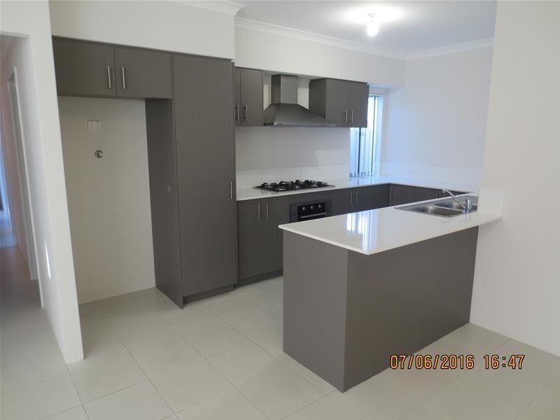 24 Hoypoy Gardens, Darch WA 6065